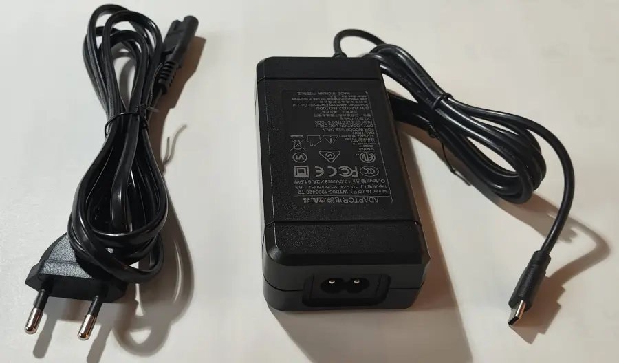 EM-I17J, AC/DC adaptér 65 W s výstupem 19 V / 3.42 A